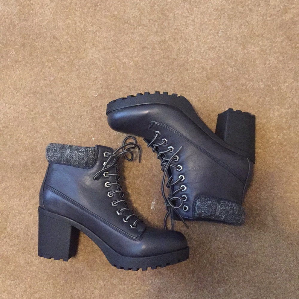 NEW BLACK BOOTIES SIZE 10
